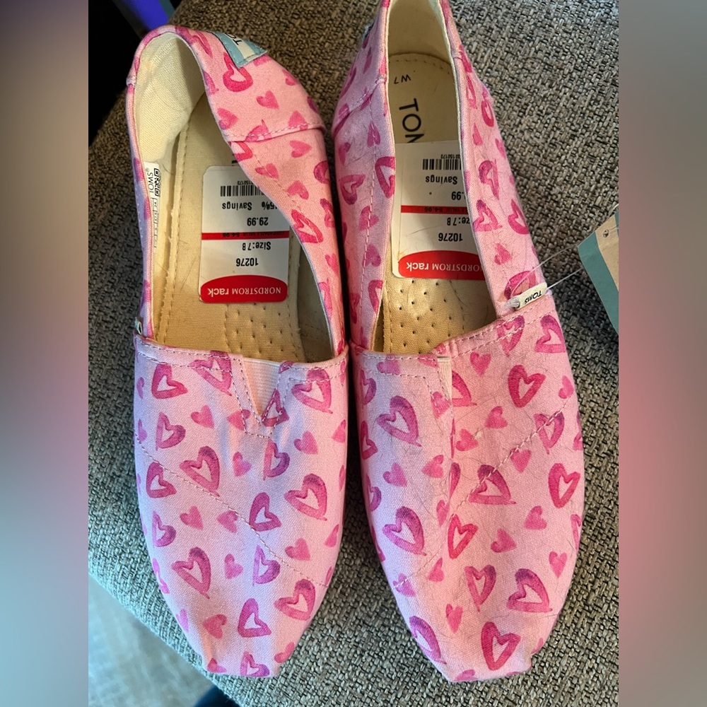 Tom's Light pink with dark pink hearts
